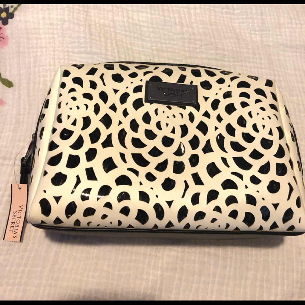 VICTORIA’S SECRET NWT white cosmetic bag
